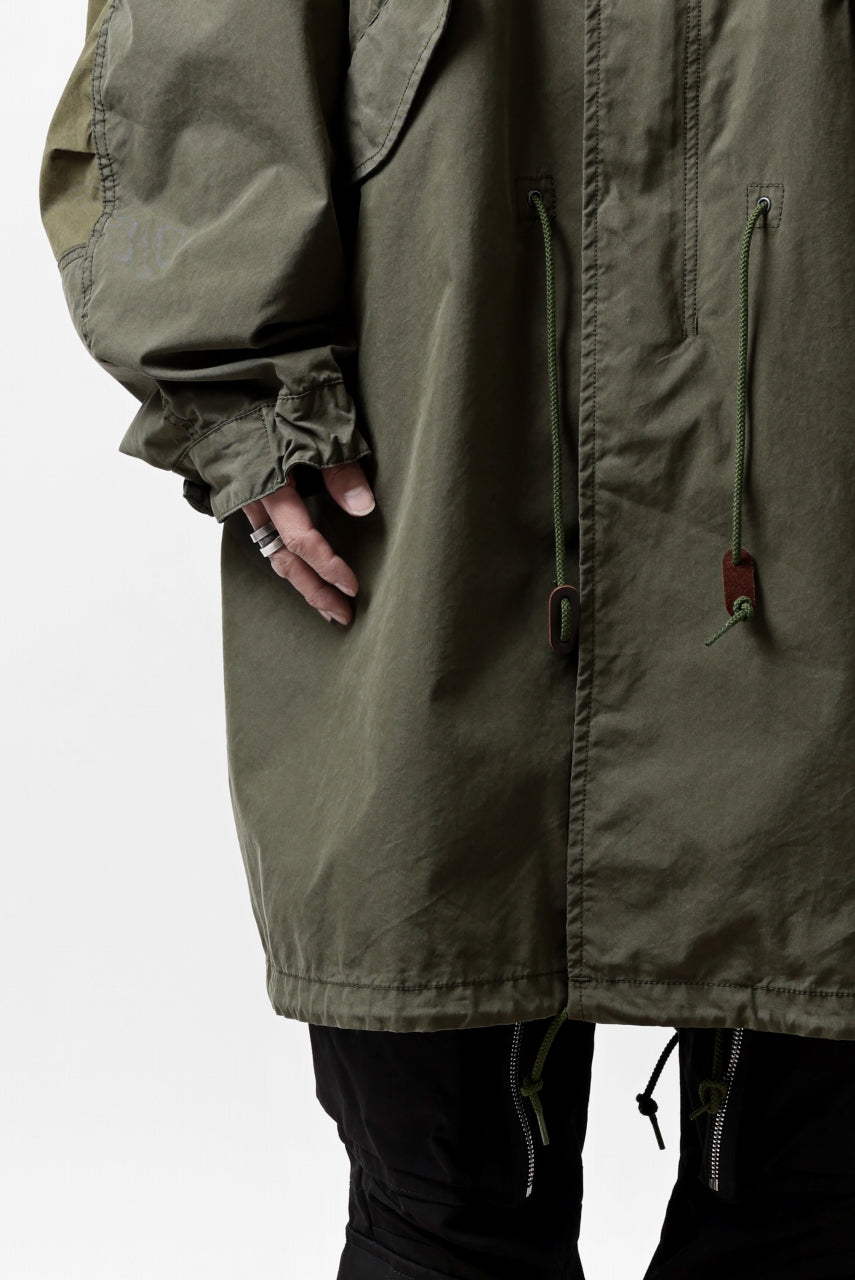 Load image into Gallery viewer, mastermind WORLD x ALPHA INDUSTRIES M-65 MODS COAT - CRAZY PANELED (OLIVE)