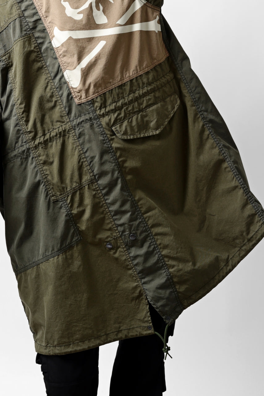 Load image into Gallery viewer, mastermind WORLD x ALPHA INDUSTRIES M-65 MODS COAT - CRAZY PANELED (OLIVE)