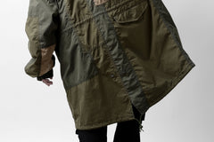 Load image into Gallery viewer, mastermind WORLD x ALPHA INDUSTRIES M-65 MODS COAT - CRAZY PANELED (OLIVE)