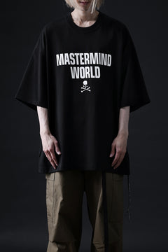 Load image into Gallery viewer, mastermind WORLD JUSTICE TEE / BOXY FIT (BLACK)