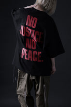 Load image into Gallery viewer, mastermind WORLD JUSTICE TEE / BOXY FIT (BLACK)