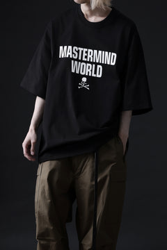 Load image into Gallery viewer, mastermind WORLD JUSTICE TEE / BOXY FIT (BLACK)