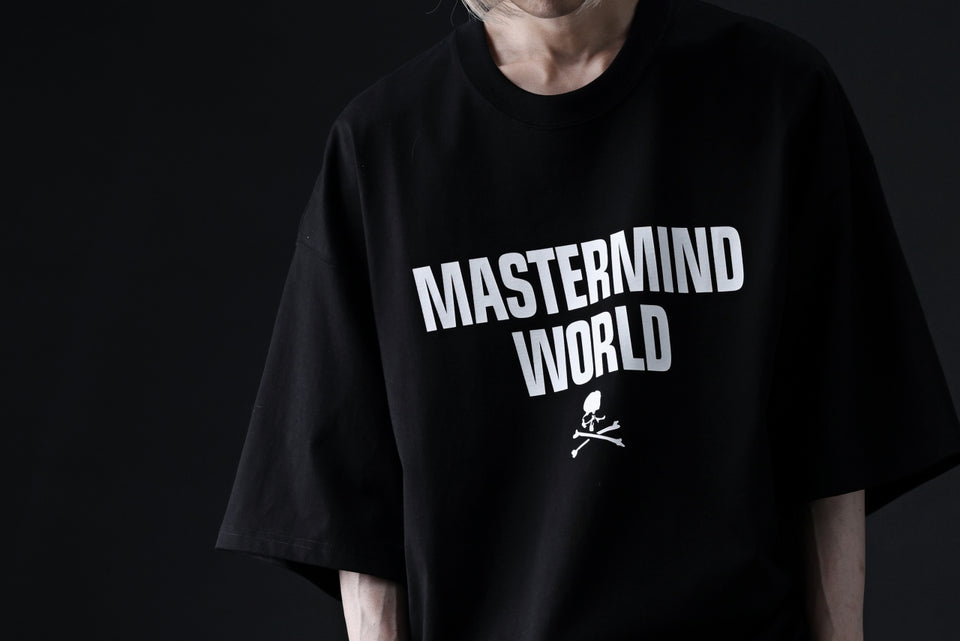 Load image into Gallery viewer, mastermind WORLD JUSTICE TEE / BOXY FIT (BLACK)