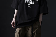 Load image into Gallery viewer, mastermind WORLD JUSTICE TEE / BOXY FIT (BLACK)