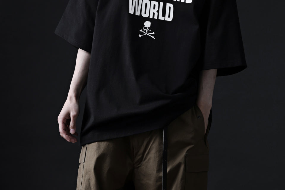 Load image into Gallery viewer, mastermind WORLD JUSTICE TEE / BOXY FIT (BLACK)