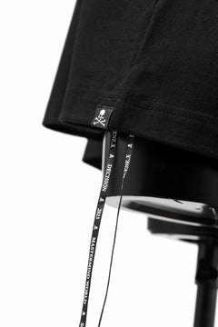 Load image into Gallery viewer, mastermind WORLD JUSTICE TEE / BOXY FIT (BLACK)