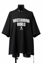 Load image into Gallery viewer, mastermind WORLD JUSTICE TEE / BOXY FIT (BLACK)
