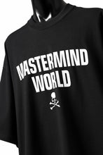 Load image into Gallery viewer, mastermind WORLD JUSTICE TEE / BOXY FIT (BLACK)