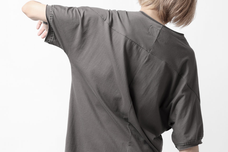 画像をギャラリービューアに読み込む, Hannibal. Hidden Button Placket T-Shirt / adrian 111. (STONE)