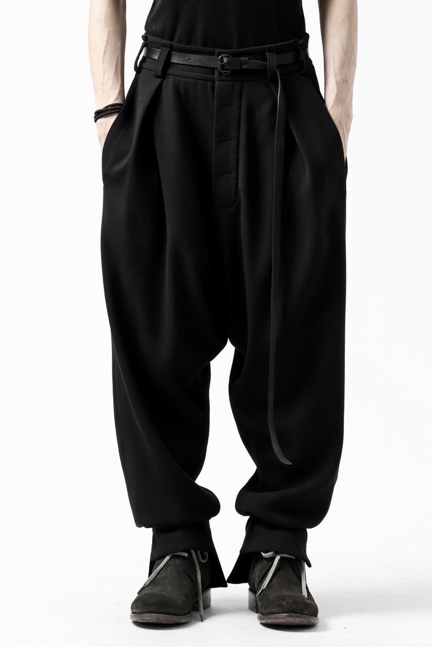 画像をギャラリービューアに読み込む, SOSNOVSKA RESTRAINED CUTED PANTS (BLACK)