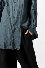 画像をギャラリービューアに読み込む, YUTA MATSUOKA semi long shirts / triple wash typewriter (light blue)