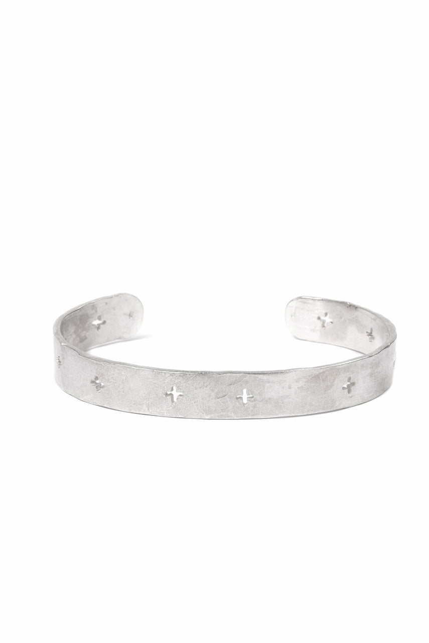画像をギャラリービューアに読み込む, m.a+ cross punched silver bracelet / AB15 AG (SILVER)