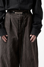 画像をギャラリービューアに読み込む, KLASICA GOSSE TWO TUCKED TROUSERS / GARMENT DYED BROKEN HERRING BONE (CINAMON)