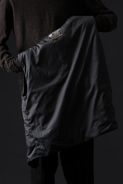 Load image into Gallery viewer, ISAMU KATAYAMA BACKLASH OVER COAT / GARMENT NATURAL DYED WOVEN + ELECTRIC HEATING LINER (SUMI)