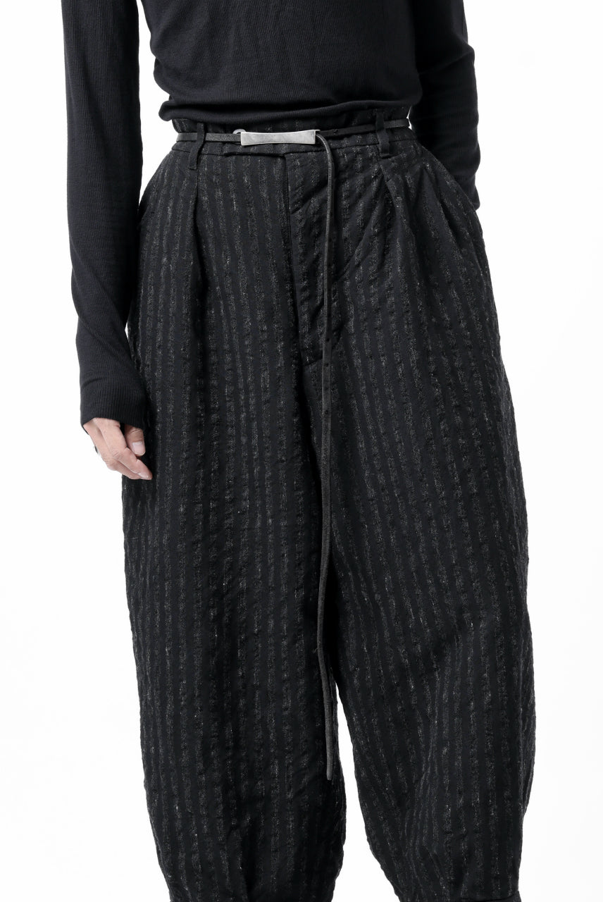 画像をギャラリービューアに読み込む, KLASICA GOSSE TWO TUCKED TROUSERS / LIGHT WEIGHT BLUR STRIPES (INK BLACK)