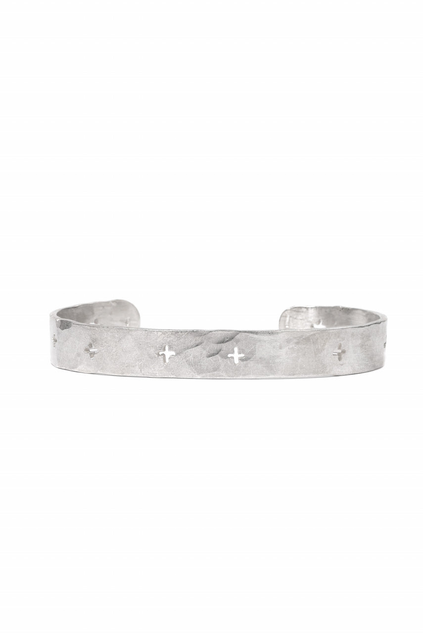 画像をギャラリービューアに読み込む, m.a+ cross punched silver bracelet / AB15 AG (SILVER)