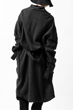 画像をギャラリービューアに読み込む, SOSNOVSKA FALLEN SLEEVES COAT (BLACK)