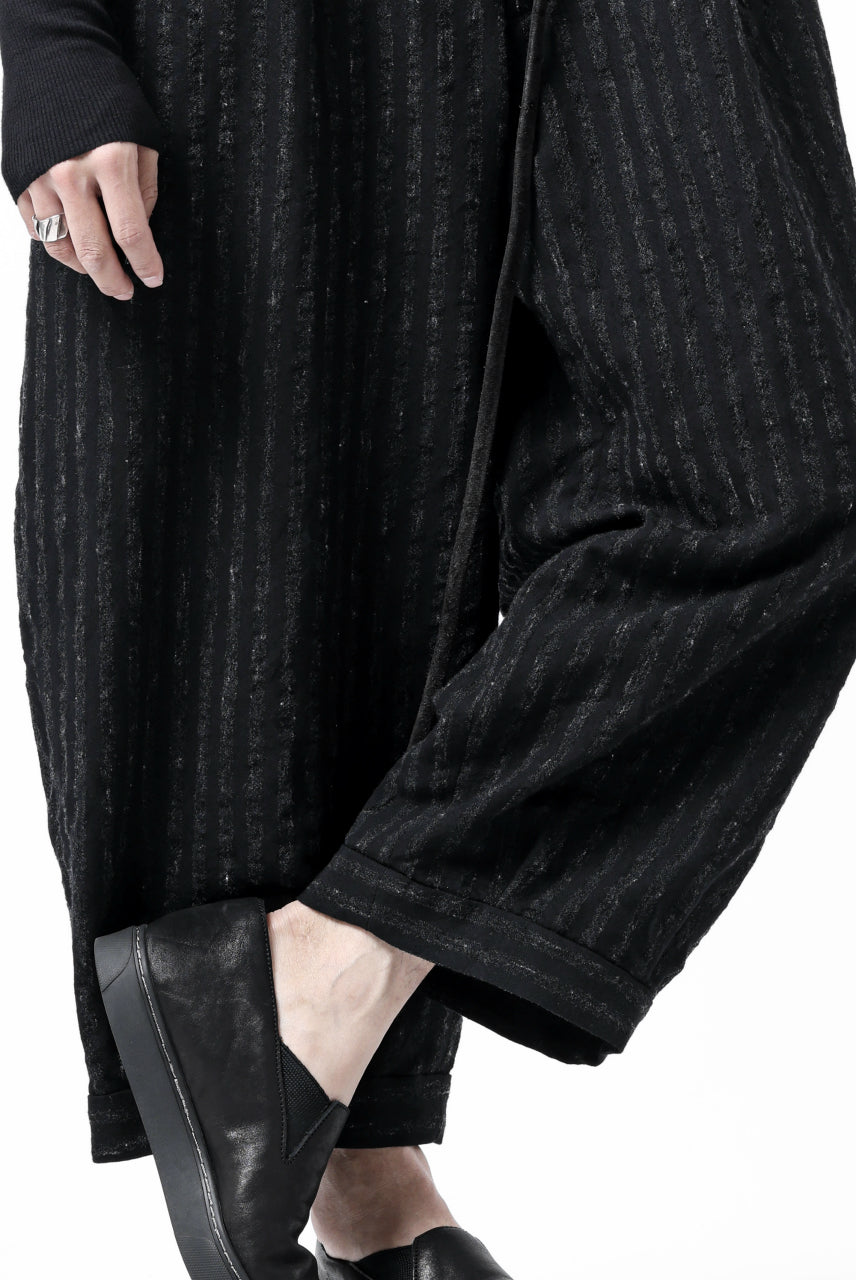 画像をギャラリービューアに読み込む, KLASICA GOSSE TWO TUCKED TROUSERS / LIGHT WEIGHT BLUR STRIPES (INK BLACK)