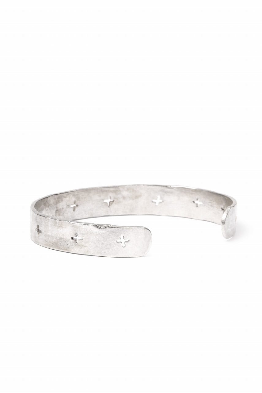 画像をギャラリービューアに読み込む, m.a+ cross punched silver bracelet / AB15 AG (SILVER)