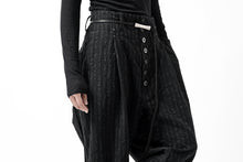 画像をギャラリービューアに読み込む, KLASICA SABRON CONSTRUCTED TROUSERS / LIGHT WEIGHT BLUR STRIPES (INK BLACK)