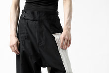 Load image into Gallery viewer, Y's BANG ON! No.150 SAROUEL HALF PANTS / CO TWILL + LI (BLACK)