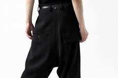 画像をギャラリービューアに読み込む, SOSNOVSKA RESTRAINED CUTED PANTS (BLACK)