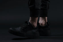 画像をギャラリービューアに読み込む, BORIS BIDJAN SABERI HORSE LEATHER LOW CUT SNEAKER / WASHED AND HAND TREATED &quot;BAMBA2.1&quot; (BLACK)