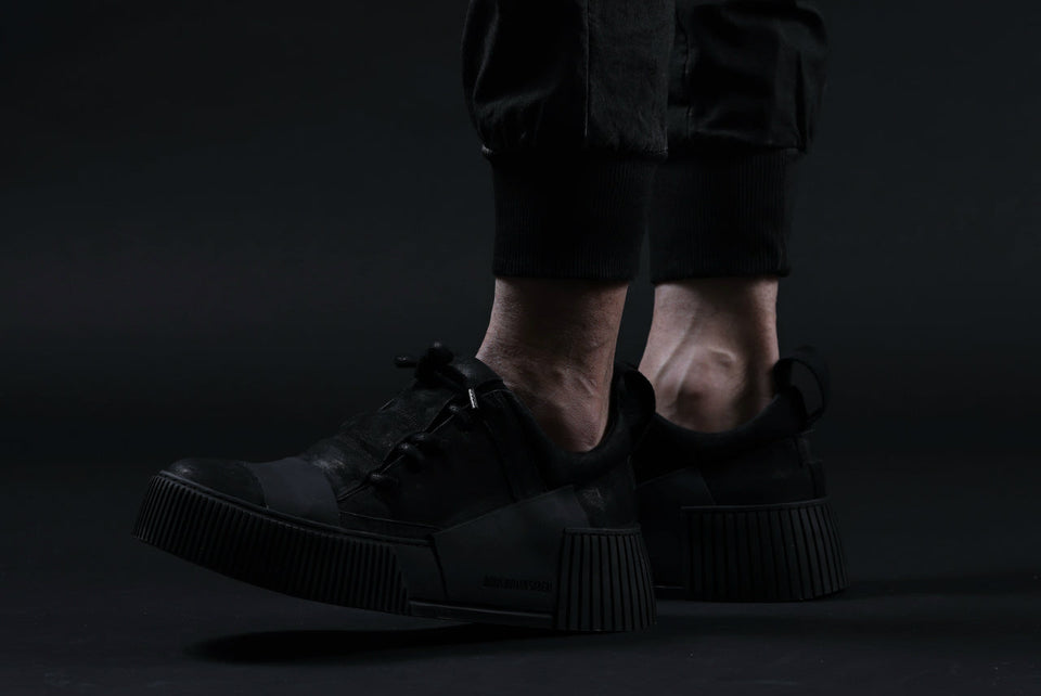 画像をギャラリービューアに読み込む, BORIS BIDJAN SABERI HORSE LEATHER LOW CUT SNEAKER / WASHED AND HAND TREATED "BAMBA2.1" (BLACK)