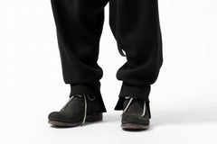 画像をギャラリービューアに読み込む, SOSNOVSKA RESTRAINED CUTED PANTS (BLACK)