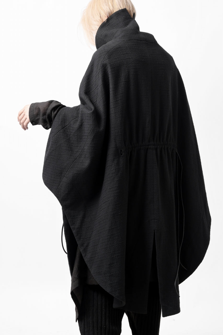 画像をギャラリービューアに読み込む, SOSNOVSKA VOLUMETRIC CAPE COAT (BLACK)