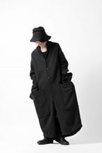 画像をギャラリービューアに読み込む, SOSNOVSKA FALLEN SLEEVES COAT (BLACK)