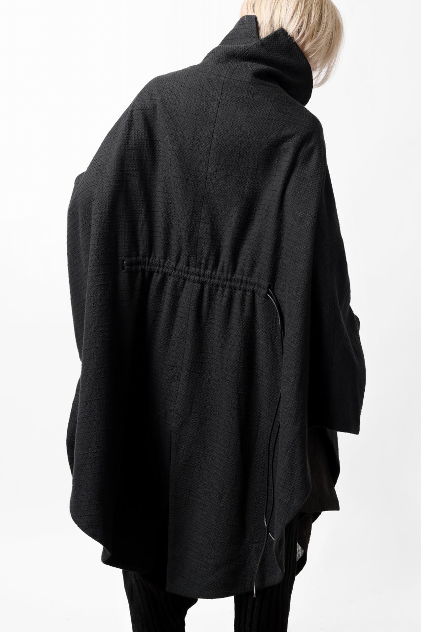 画像をギャラリービューアに読み込む, SOSNOVSKA VOLUMETRIC CAPE COAT (BLACK)