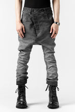 画像をギャラリービューアに読み込む, 11 BY BORIS BIDJAN SABERI LOW-DROPPED CROTCH BAGGY PANT "P4C-F-1481" (STRETCH DENIM / DIRTY GREY)