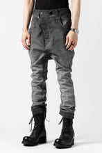 画像をギャラリービューアに読み込む, 11 BY BORIS BIDJAN SABERI LOW-DROPPED CROTCH BAGGY PANT "P4C-F-1481" (STRETCH DENIM / DIRTY GREY)
