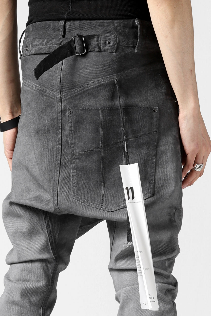 画像をギャラリービューアに読み込む, 11 BY BORIS BIDJAN SABERI LOW-DROPPED CROTCH BAGGY PANT "P4C-F-1481" (STRETCH DENIM / DIRTY GREY)