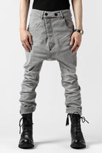 画像をギャラリービューアに読み込む, 11 BY BORIS BIDJAN SABERI LOW-DROPPED CROTCH BAGGY PANT "P4C-F-1481" (STRETCH DENIM / ICE GREY)