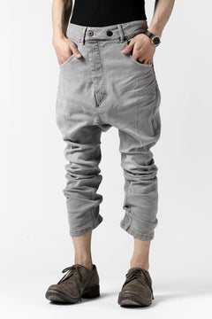 画像をギャラリービューアに読み込む, 11 BY BORIS BIDJAN SABERI LOW-DROPPED CROTCH BAGGY PANT "P4C-F-1481" (STRETCH DENIM / ICE GREY)