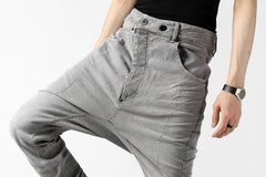 画像をギャラリービューアに読み込む, 11 BY BORIS BIDJAN SABERI LOW-DROPPED CROTCH BAGGY PANT "P4C-F-1481" (STRETCH DENIM / ICE GREY)