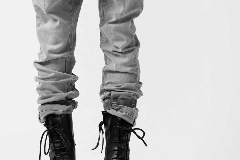 画像をギャラリービューアに読み込む, 11 BY BORIS BIDJAN SABERI LOW-DROPPED CROTCH BAGGY PANT "P4C-F-1481" (STRETCH DENIM / ICE GREY)