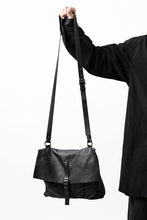 画像をギャラリービューアに読み込む, PAL OFFNER CROSS BODY BAG / CALF LEATHER (BLACK)