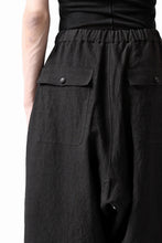 Load image into Gallery viewer, ISAMU KATAYAMA BACKLASH EASY SHORTS / SOFT LINEN (BLACK)