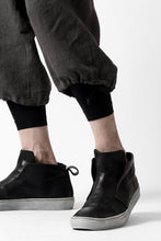 Load image into Gallery viewer, ISAMU KATAYAMA BACKLASH EASY SHORTS / SOFT LINEN (CHARCOAL BLACK)