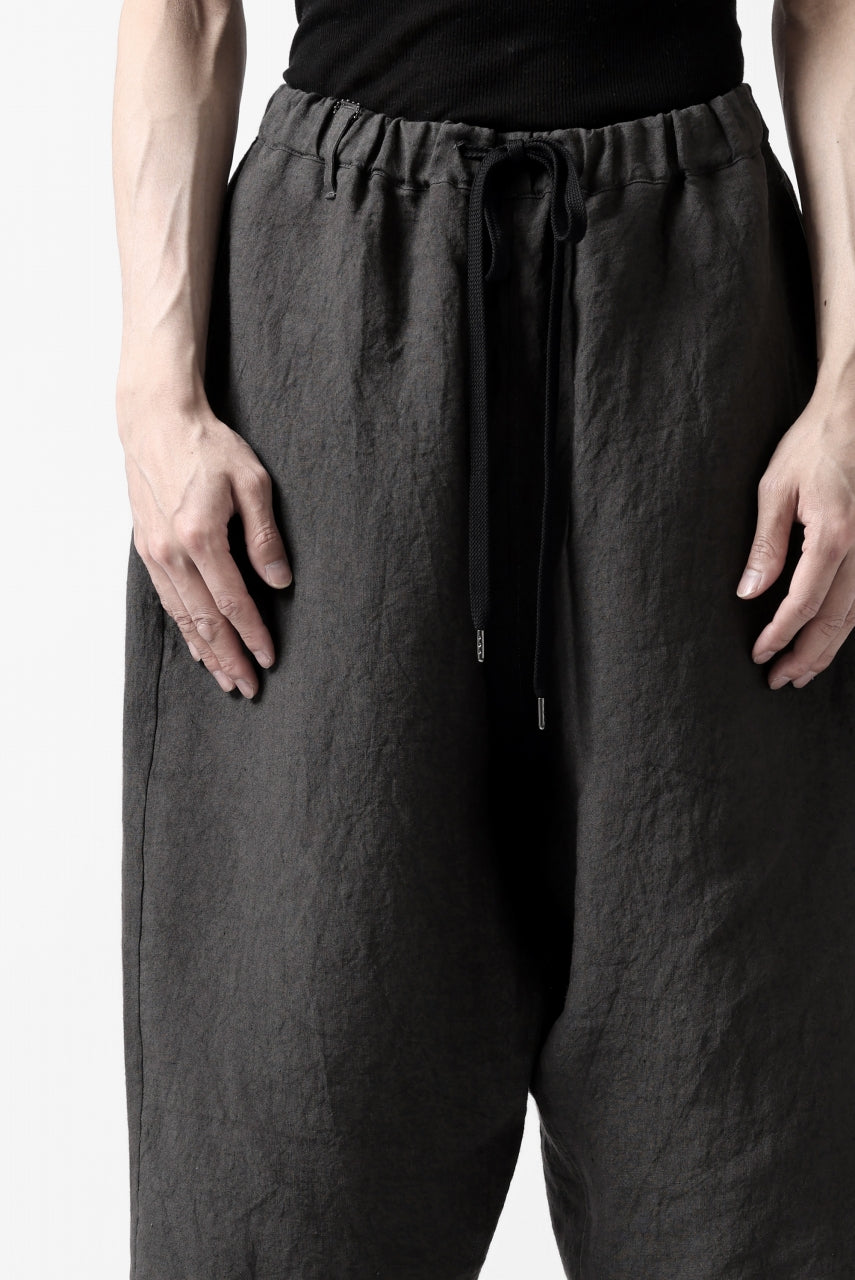 Load image into Gallery viewer, ISAMU KATAYAMA BACKLASH EASY SHORTS / SOFT LINEN (CHARCOAL BLACK)