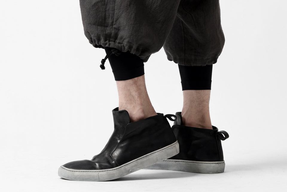 Load image into Gallery viewer, ISAMU KATAYAMA BACKLASH EASY SHORTS / SOFT LINEN (CHARCOAL BLACK)