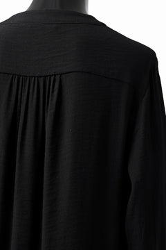 Load image into Gallery viewer, SOSNOVSKA OPEN SOFT SHIRT (BLACK)