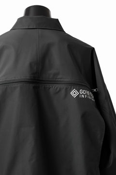 画像をギャラリービューアに読み込む, D-VEC x ALMOSTBLACK COLLARED BLOUSON / GORE-TEX INFINIUM™ POLARIS 2L (BLACK)