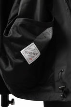 画像をギャラリービューアに読み込む, D-VEC x ALMOSTBLACK COLLARED BLOUSON / GORE-TEX INFINIUM™ POLARIS 2L (BLACK)