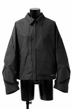 画像をギャラリービューアに読み込む, D-VEC x ALMOSTBLACK COLLARED BLOUSON / GORE-TEX INFINIUM™ POLARIS 2L (BLACK)