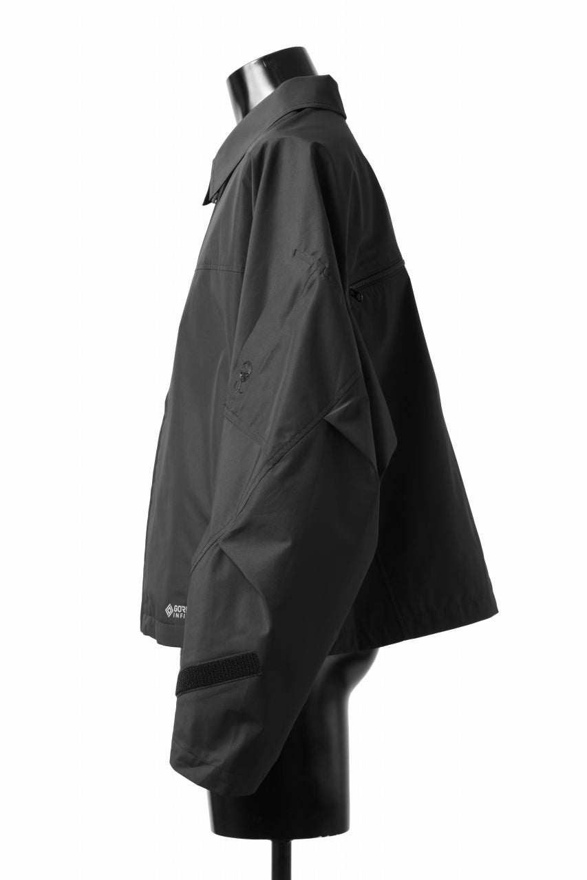 画像をギャラリービューアに読み込む, D-VEC x ALMOSTBLACK COLLARED BLOUSON / GORE-TEX INFINIUM™ POLARIS 2L (BLACK)