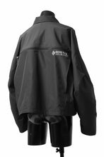 画像をギャラリービューアに読み込む, D-VEC x ALMOSTBLACK COLLARED BLOUSON / GORE-TEX INFINIUM™ POLARIS 2L (BLACK)